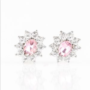 ⭐️Stud style post earrings⭐️